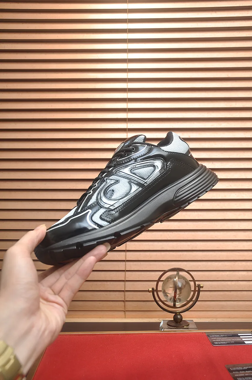 Men's men's shoes 💰: 520💶 (top original order) Brand: Dior (Dior) Standard code: Men's code 38-44 (45 customized) Level: Same style as the official website Material: Top-quality original cowhide stitched together Original wear-resistant and lightweight outsole Style category: Fashionable casual shoes Distinguished luxury brand elements top luxury Color: Actual picture color